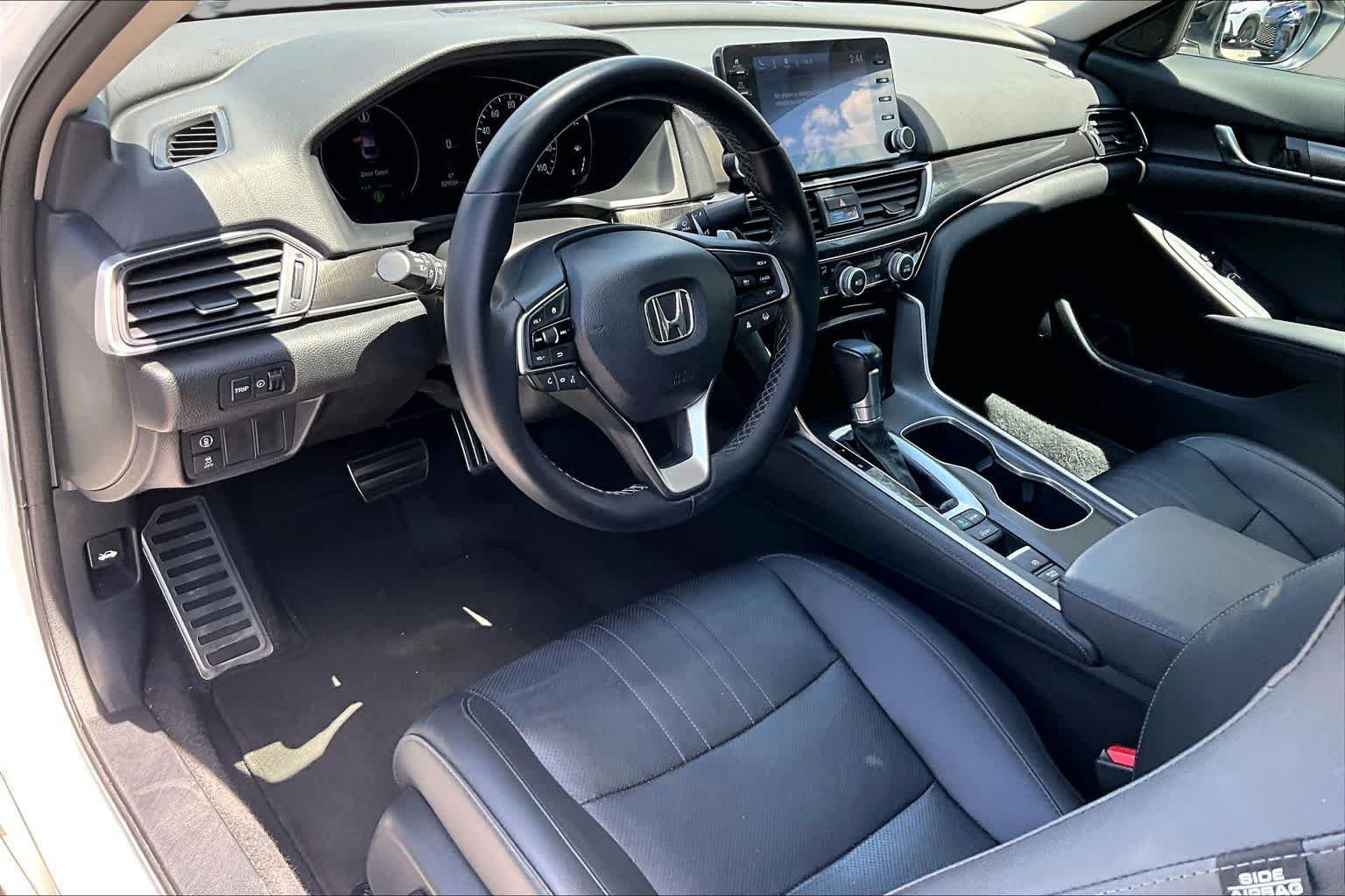 Used 2022 Platinum White Pearl Honda Sport SE image 18