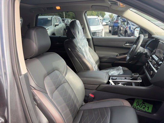 Used 2024 Gray Nissan Platinum image 14