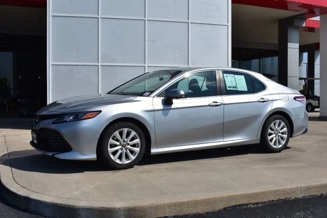 Used 2018 Silver Toyota LE image 2