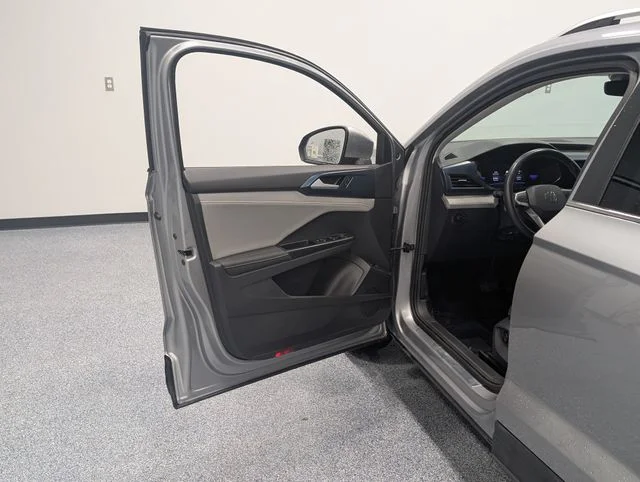 Used 2024  Volkswagen 1.5T SE image 11