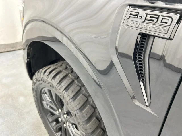 Used 2024  Ford Lariat image 27