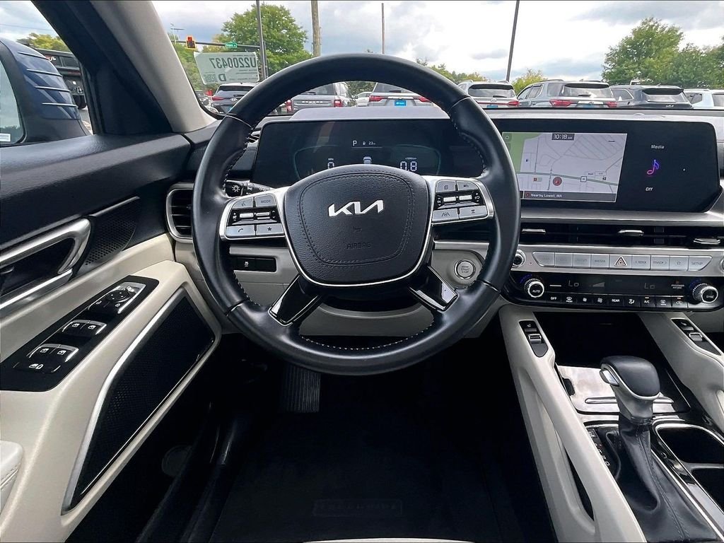 Used 2024 Black Kia S image 17