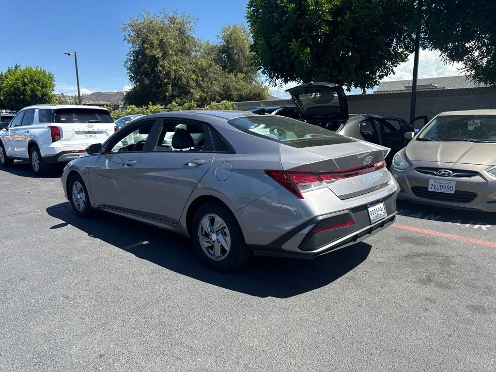Used 2025 Silver Hyundai SE image 4