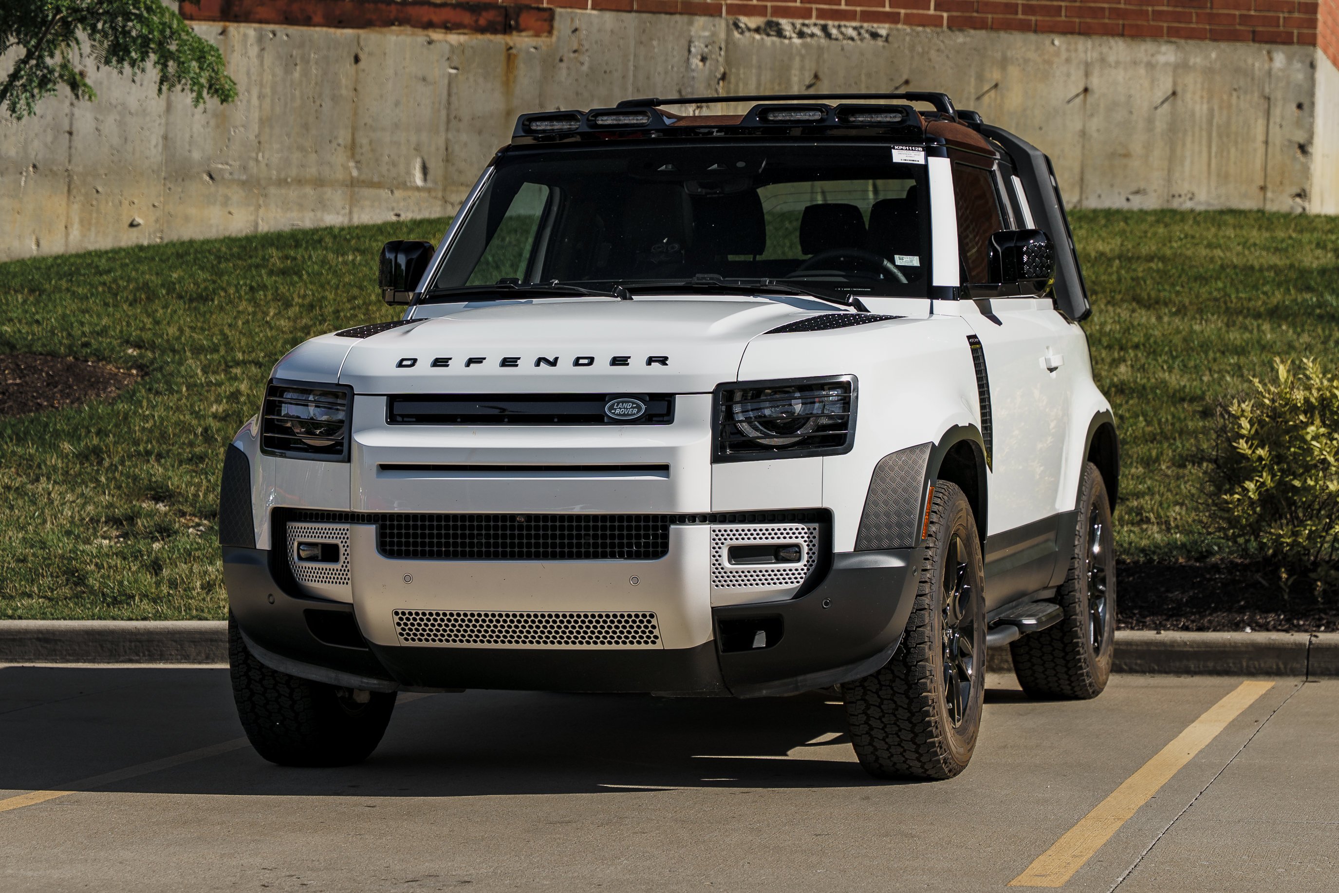 Used 2025 Fuji White Land Rover S image 7