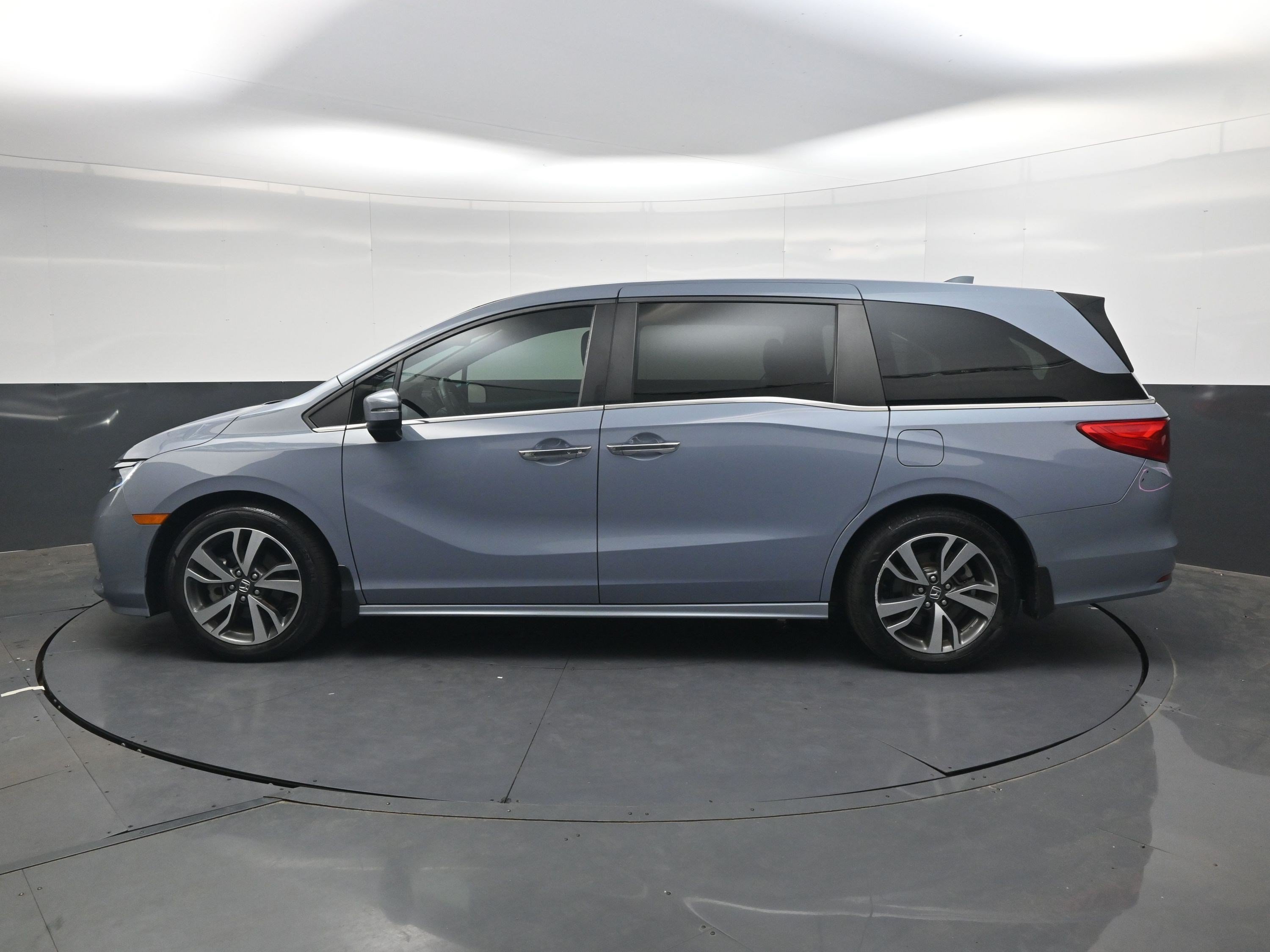 Used 2023 Sonic Gray Pearl Honda Touring image 7