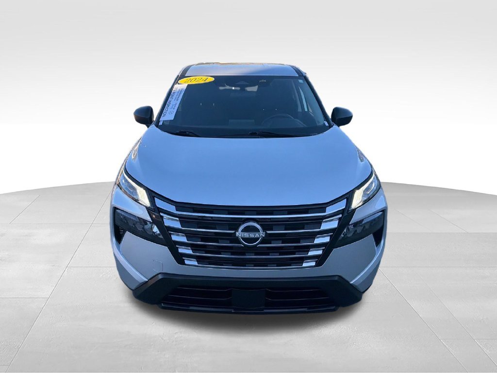 Used 2024 Silver Nissan S image 8