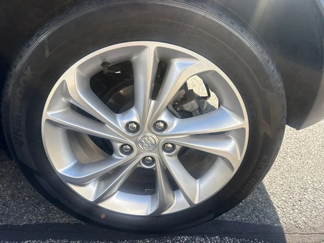 Used 2023 Blue Buick Preferred image 5