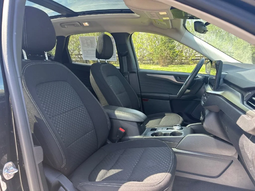Used 2023 Black Ford Active image 21