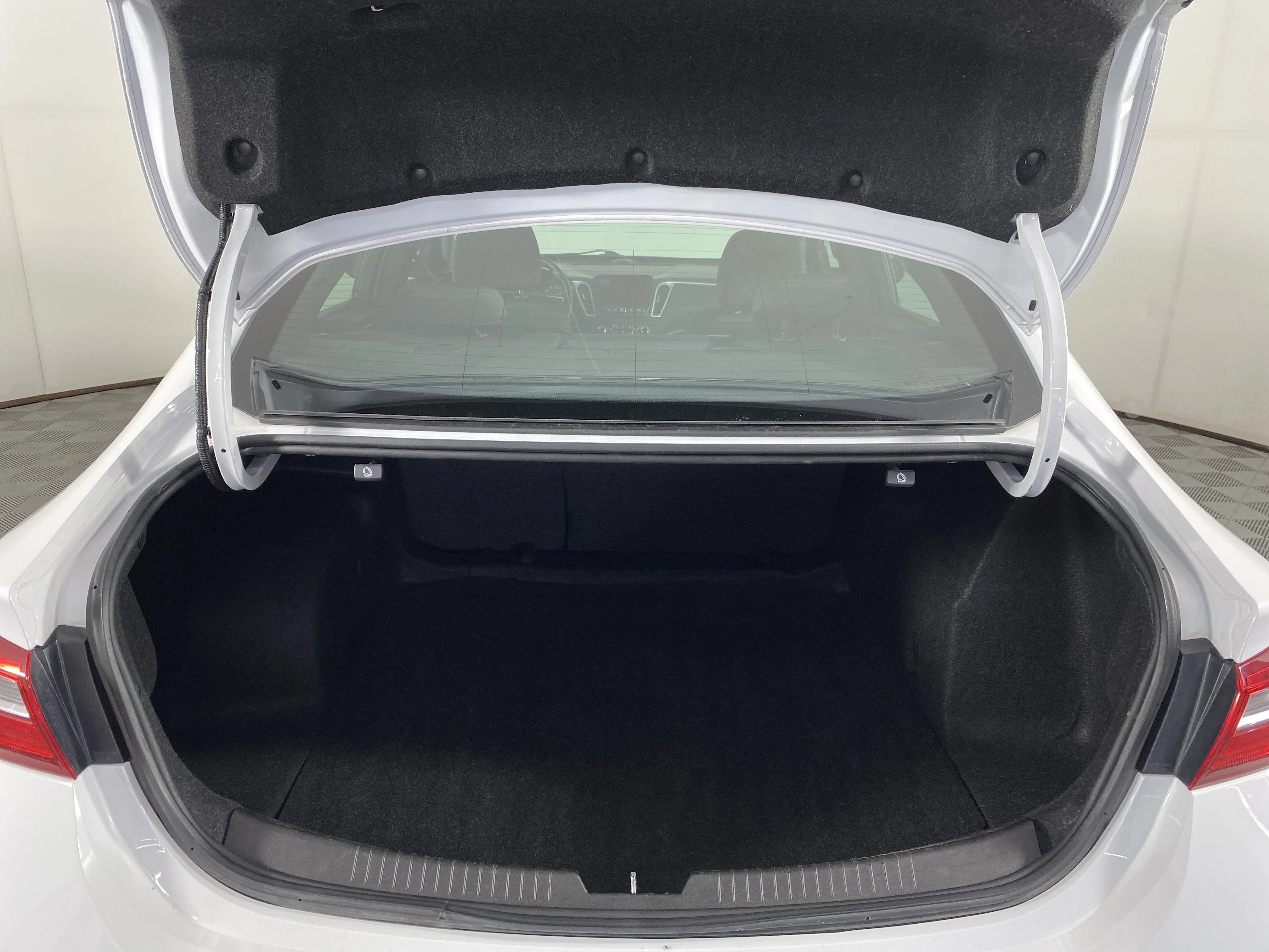 Used 2023 Summit White Chevrolet LT image 31