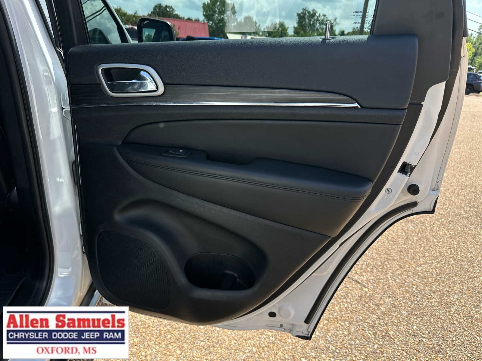 Used 2022 Bright White Clearcoat Jeep Limited image 47
