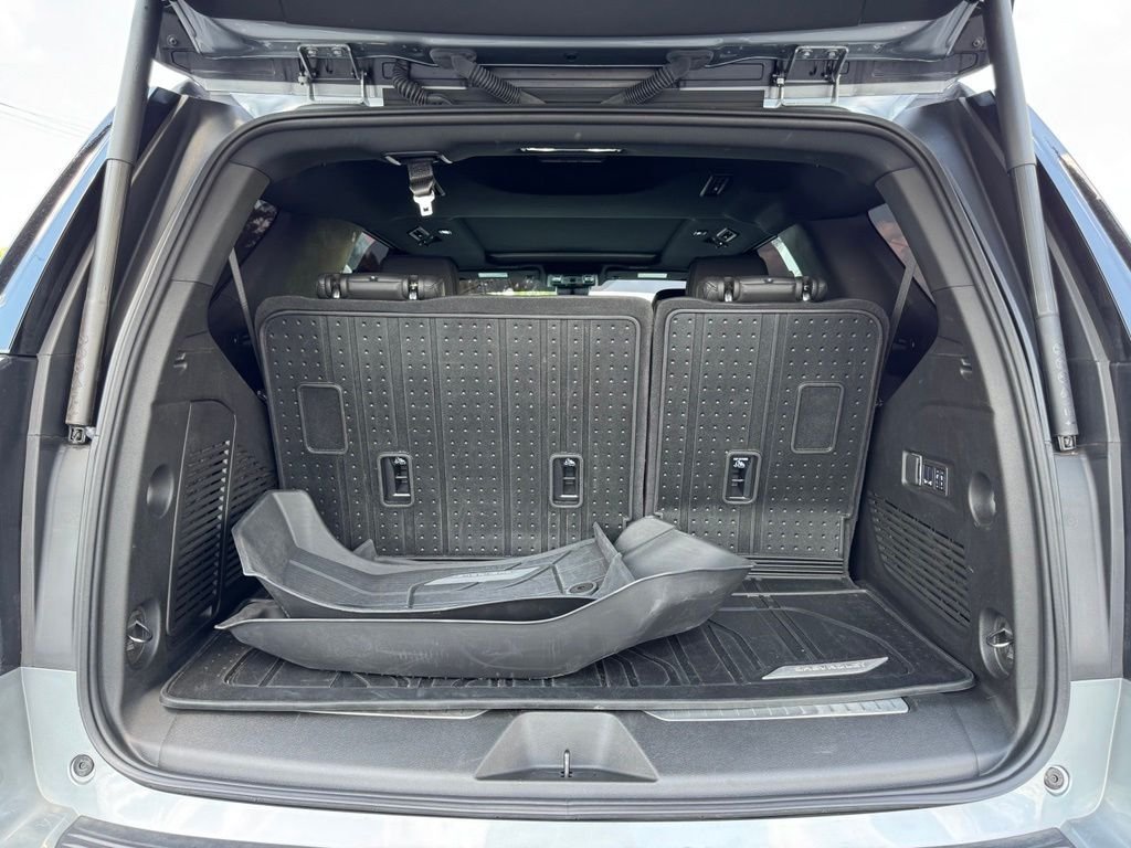 Used 2025 Gray Chevrolet Z71 image 38