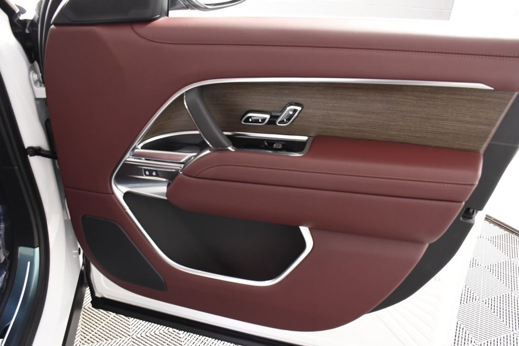 2026 Land Rover Range Rover SE - Photo 17