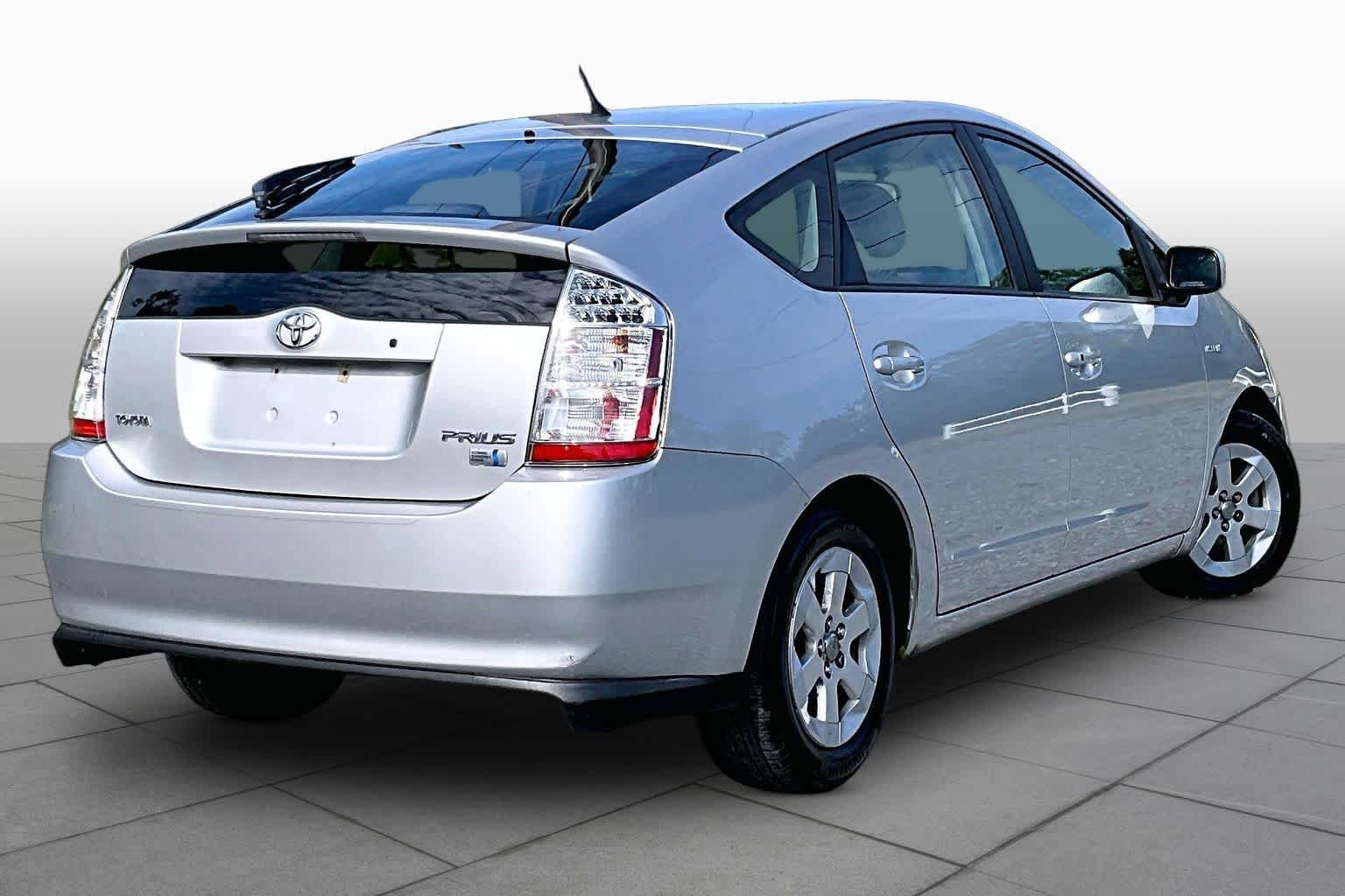 Used 2008 Classic Silver Metallic Toyota  image 12