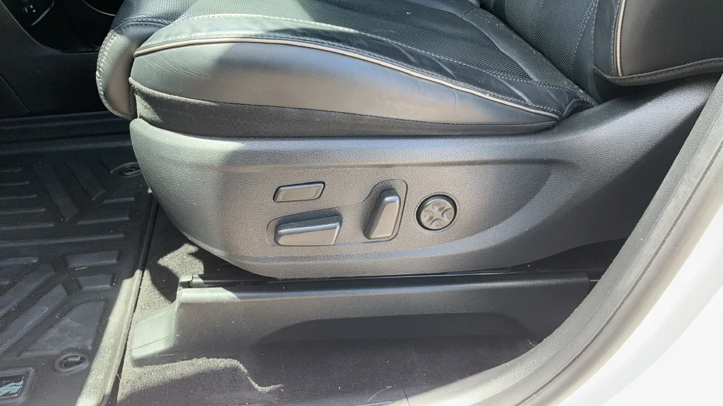 Used 2020 White Hyundai Limited image 19