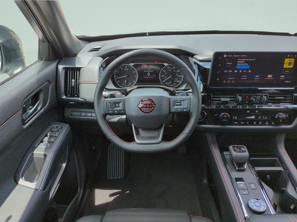 New 2026 Everest White Pearl TriCoat / Super Black Two-tone Nissan Rock Creek® image 13