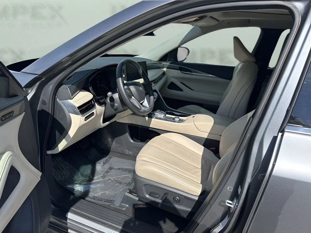 Used 2023 Gray INFINITI LUXE image 9