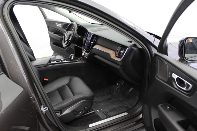 2023 Volvo XC60 Plus - Photo 19