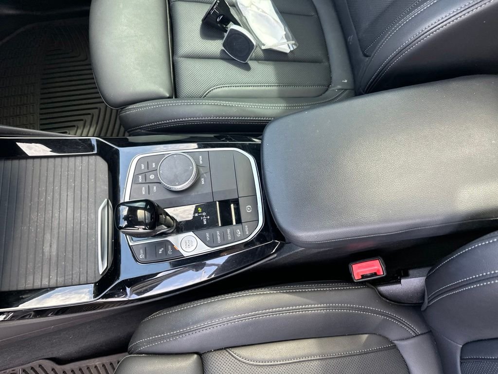 Used 2022 Black BMW xDrive30i image 18