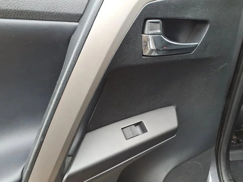 Used 2018 Gray Toyota XLE Sport Utility 4D image 19