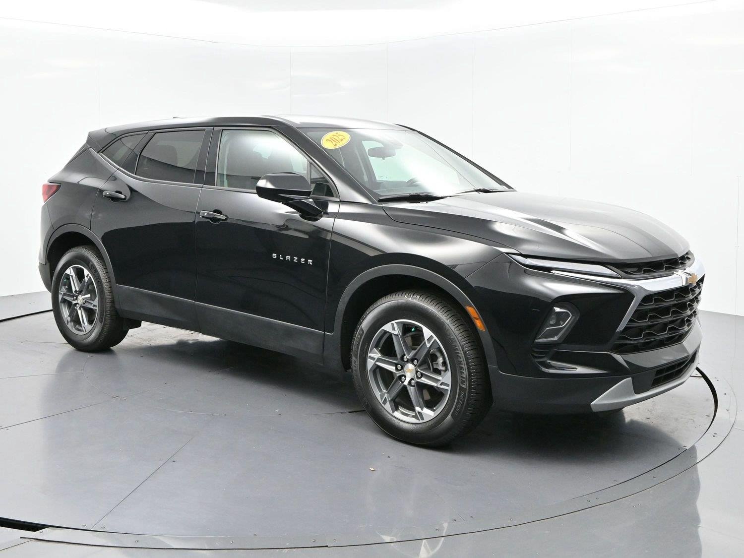 Used 2025 Black Chevrolet 2LT image 5