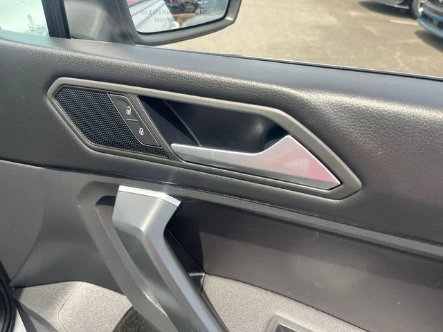 Used 2019 White Volkswagen 2.0T SE image 33
