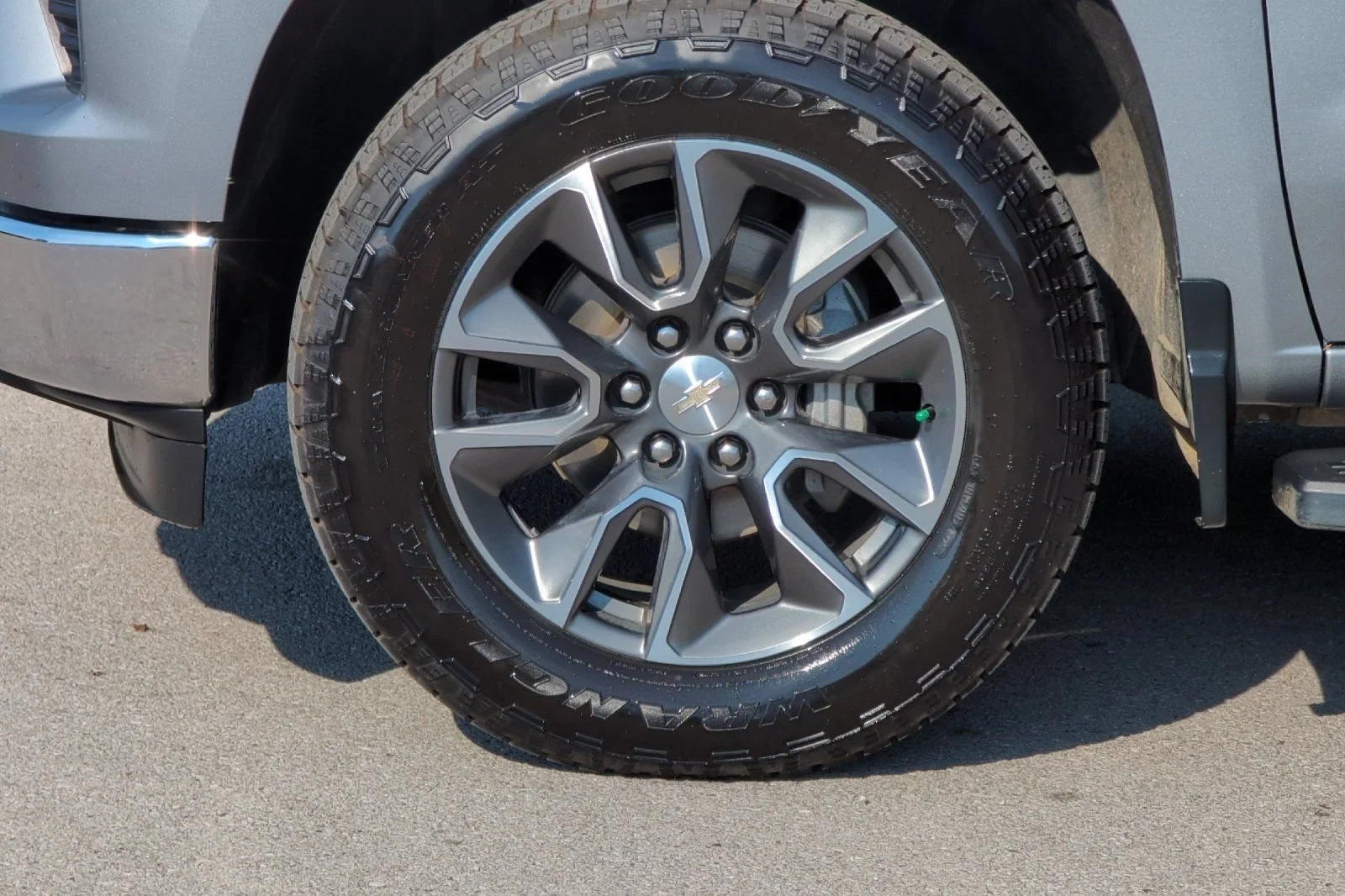 Used 2023 STERLING GRAY METALLIC Chevrolet LT image 27