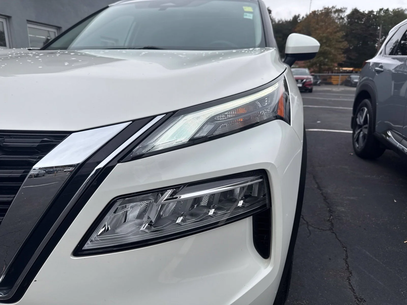 Certified Used 2023 Pearl White Nissan SV image 5