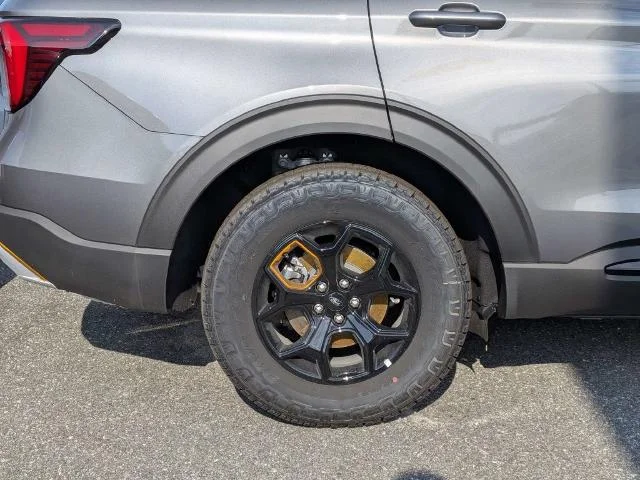 New 2026 Carbonized Gray Metallic Ford Tremor® image 36