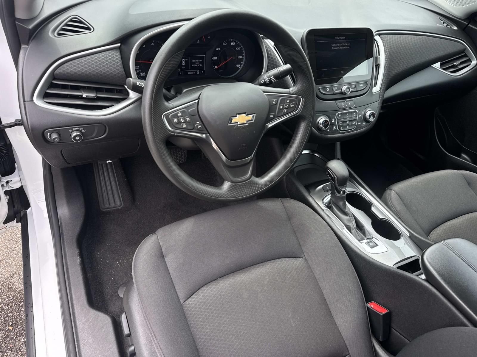 Used 2025 White Chevrolet LT image 18