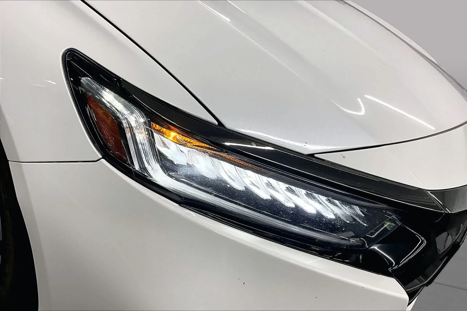 Used 2022 Platinum White Pearl Honda Sport image 28
