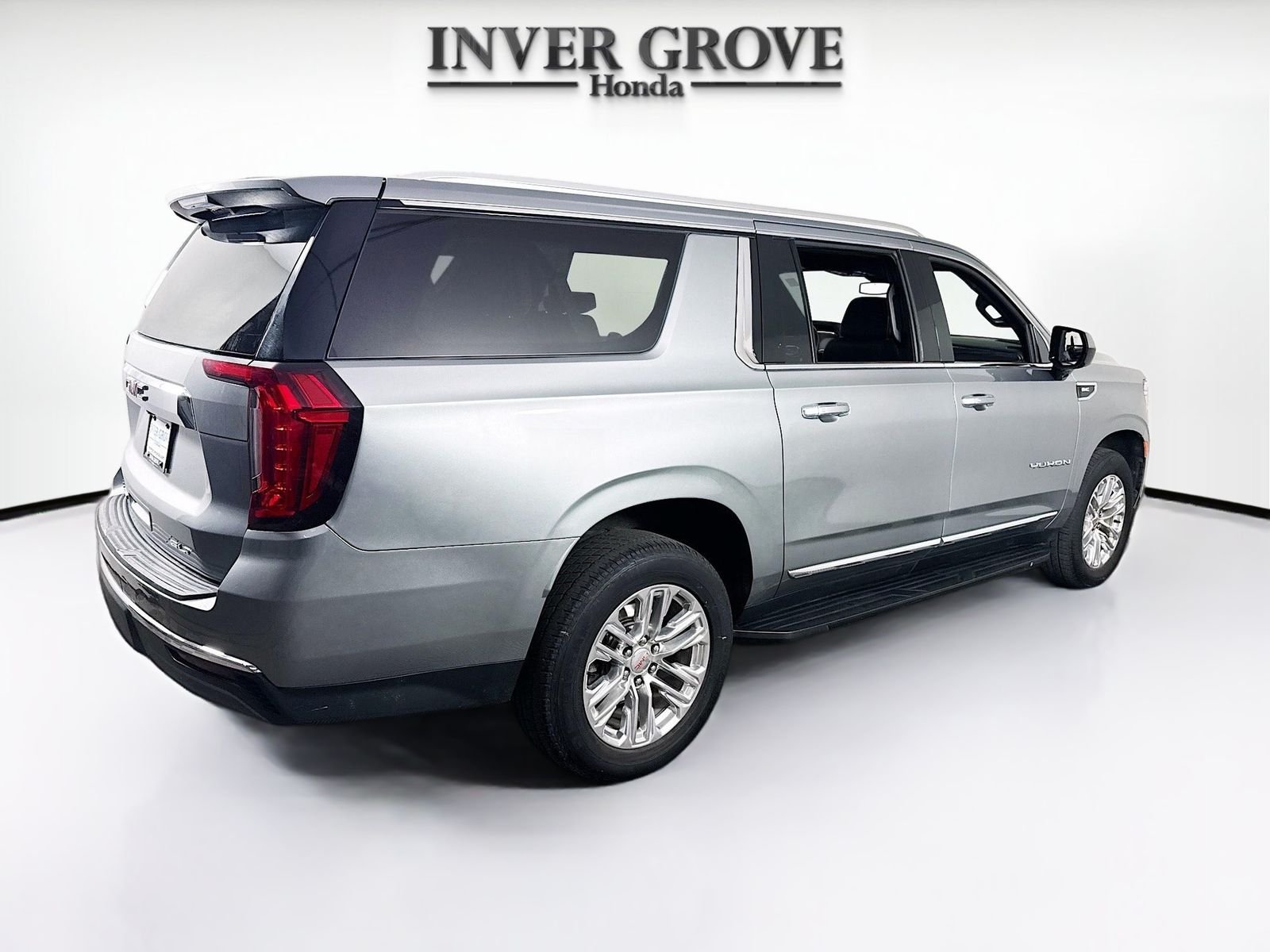 Used 2023 Sterling Metallic GMC SLT image 5