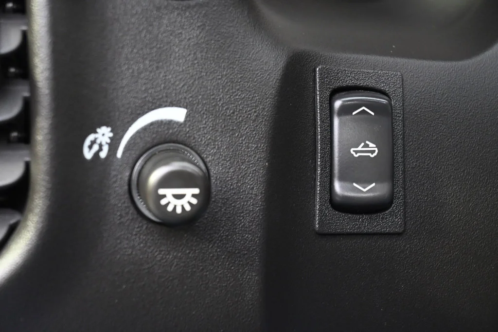 Used 2011 ARCTIC WHITE Chevrolet Z16 Grand Sport w/3LT image 32