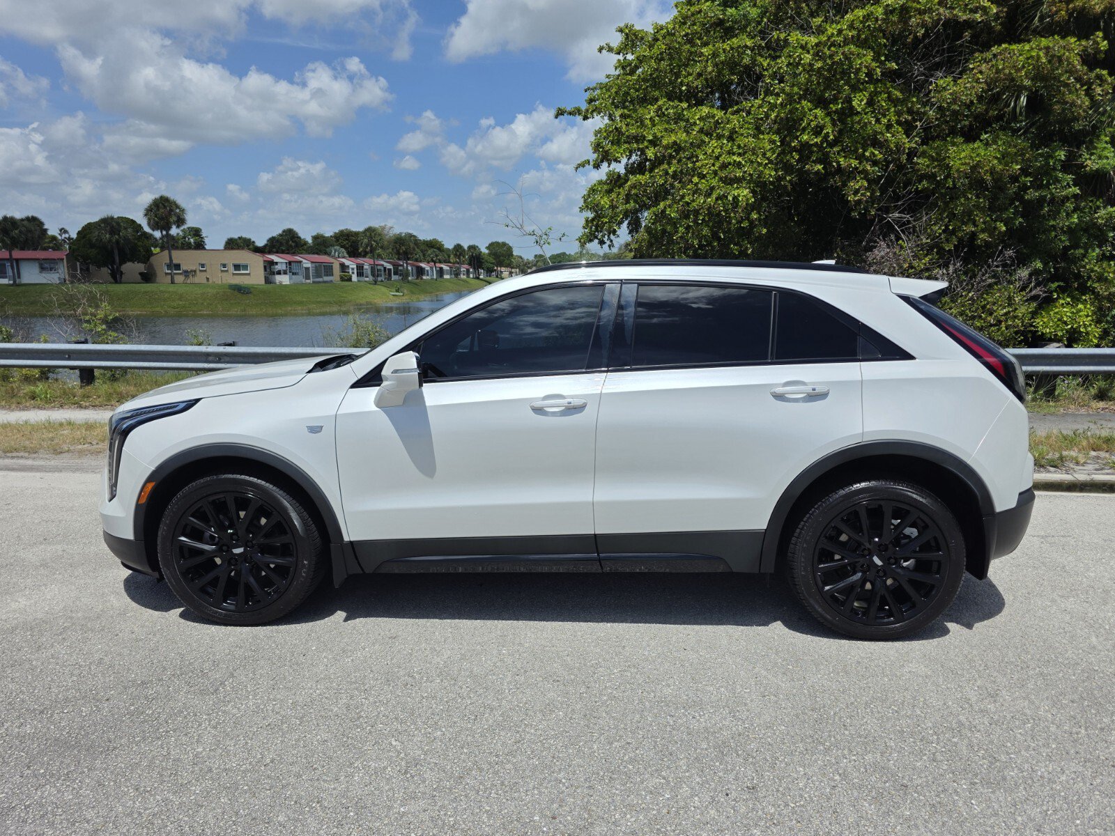 Used 2022 Crystal White Tricoat Cadillac FWD Sport image 7