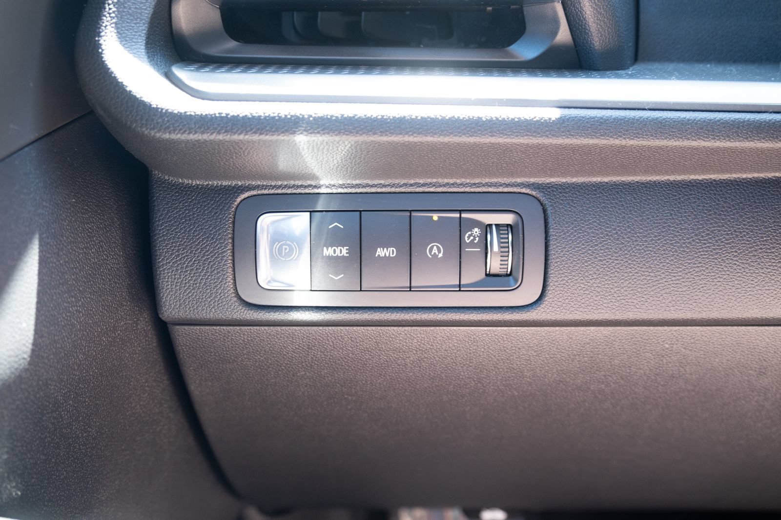 Used 2025 Lakeshore Blue Metallic Chevrolet LT image 9