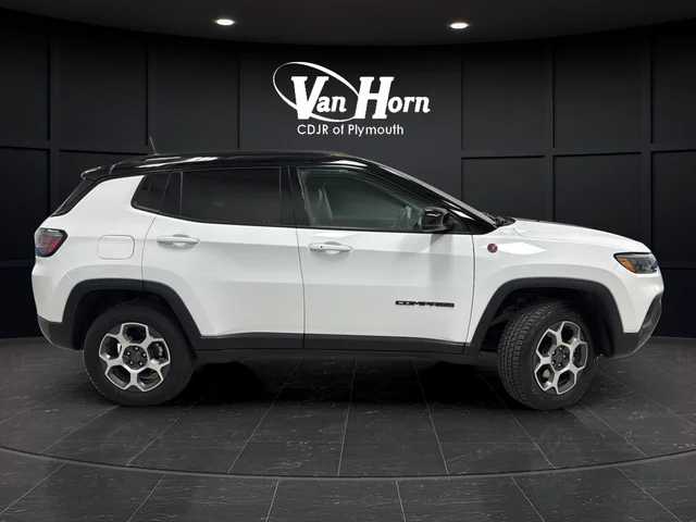 Used 2022 Bright White Clearcoat Jeep Trailhawk image 8