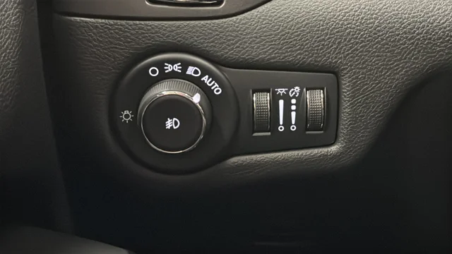 Used 2022 Bright White Clearcoat Jeep Trailhawk image 28