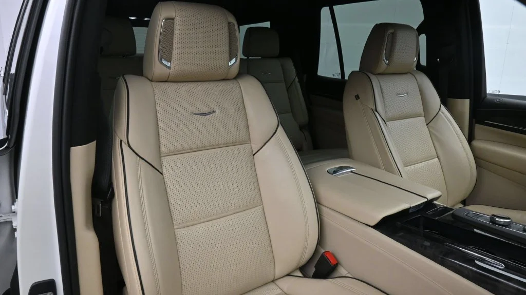 Used 2023 White Cadillac Premium Luxury image 12