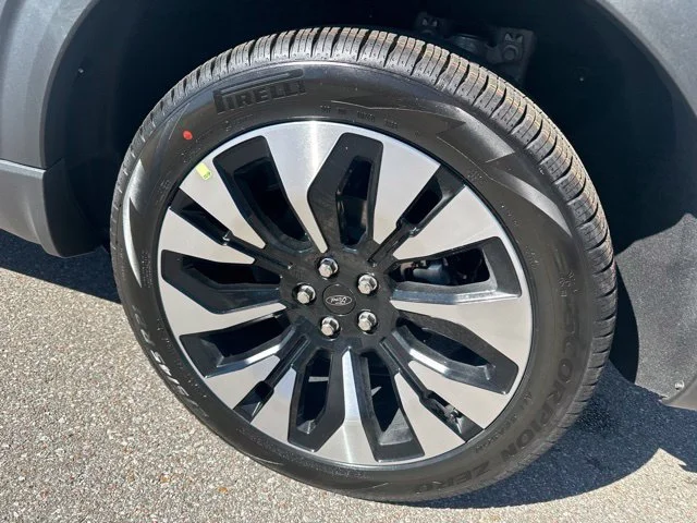 New 2027 Avalanche Gray Ford Platinum™ image 26