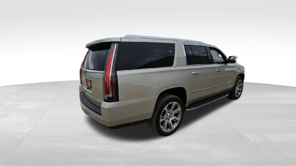 Used 2017 Silver Coast Metallic Cadillac Luxury image 8