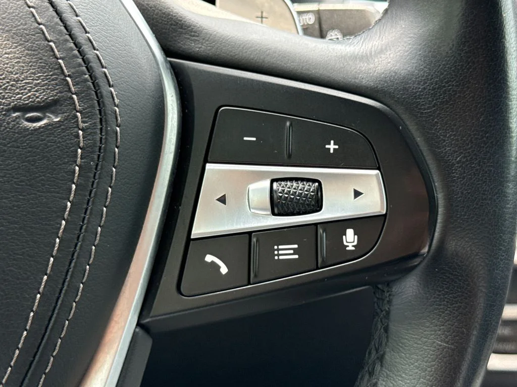 Used 2019 Gray Metallic BMW xDrive40i image 28