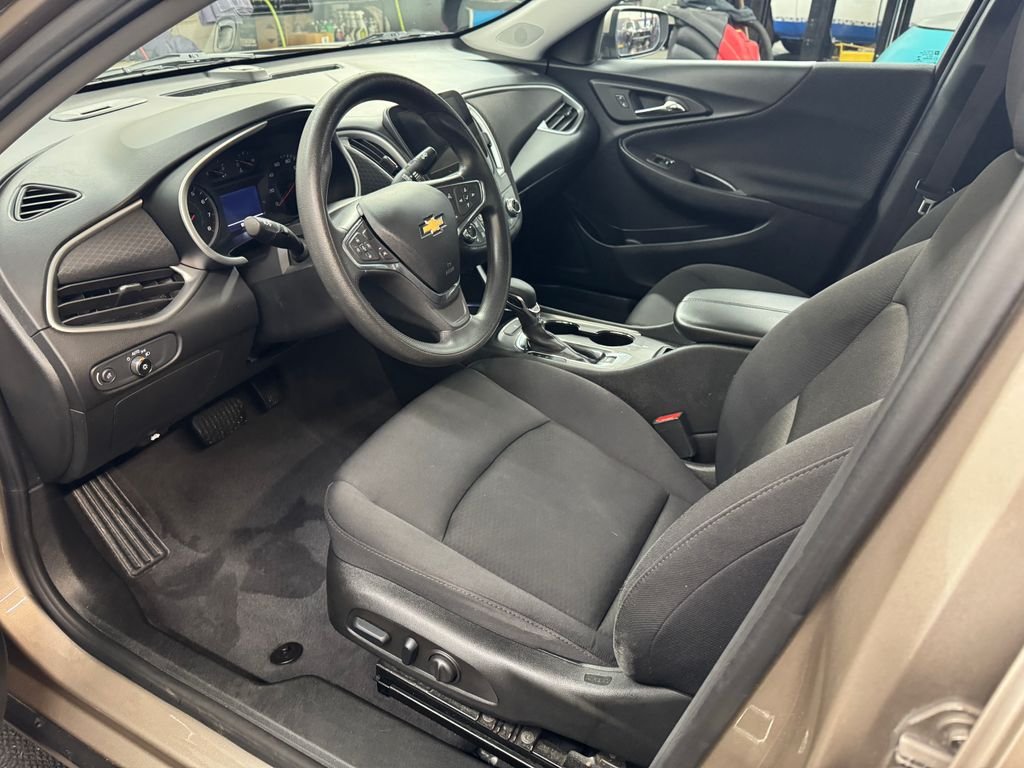 Used 2023 Gray Chevrolet LT image 13