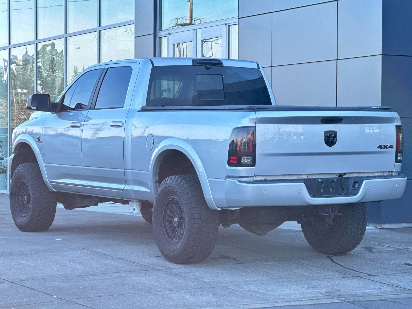 Used 2018 Bright Silver Clearcoat Metallic Ram Laramie image 5