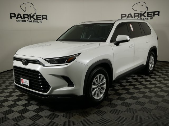 Used 2024 Wind Chill Pearl Toyota XLE image 1