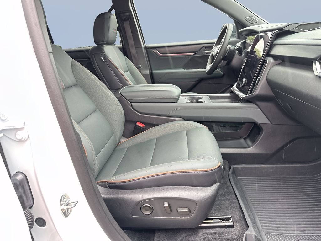 2025 GMC Acadia AT4 - Photo 22