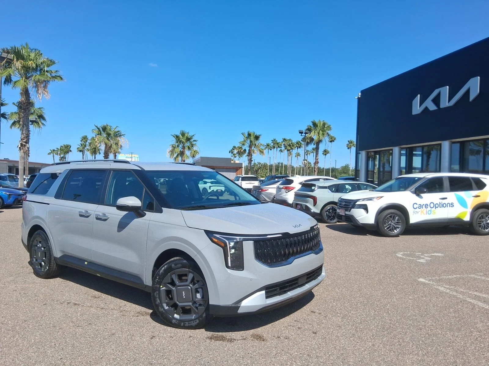 2026 Kia Sedona EX HEV's photo