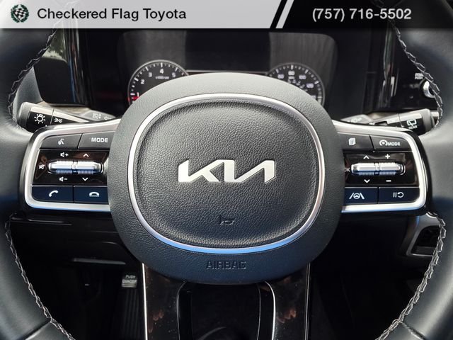 Used 2022 Aruba Green Kia S image 19