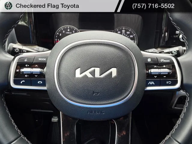 Used 2022 Aruba Green Kia S image 19