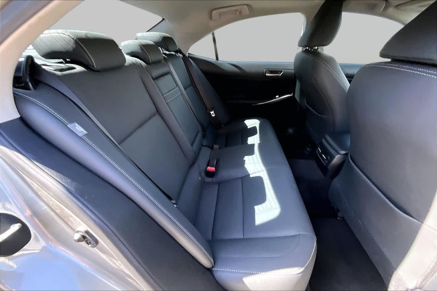 Used 2019 Atomic Silver Lexus  image 20
