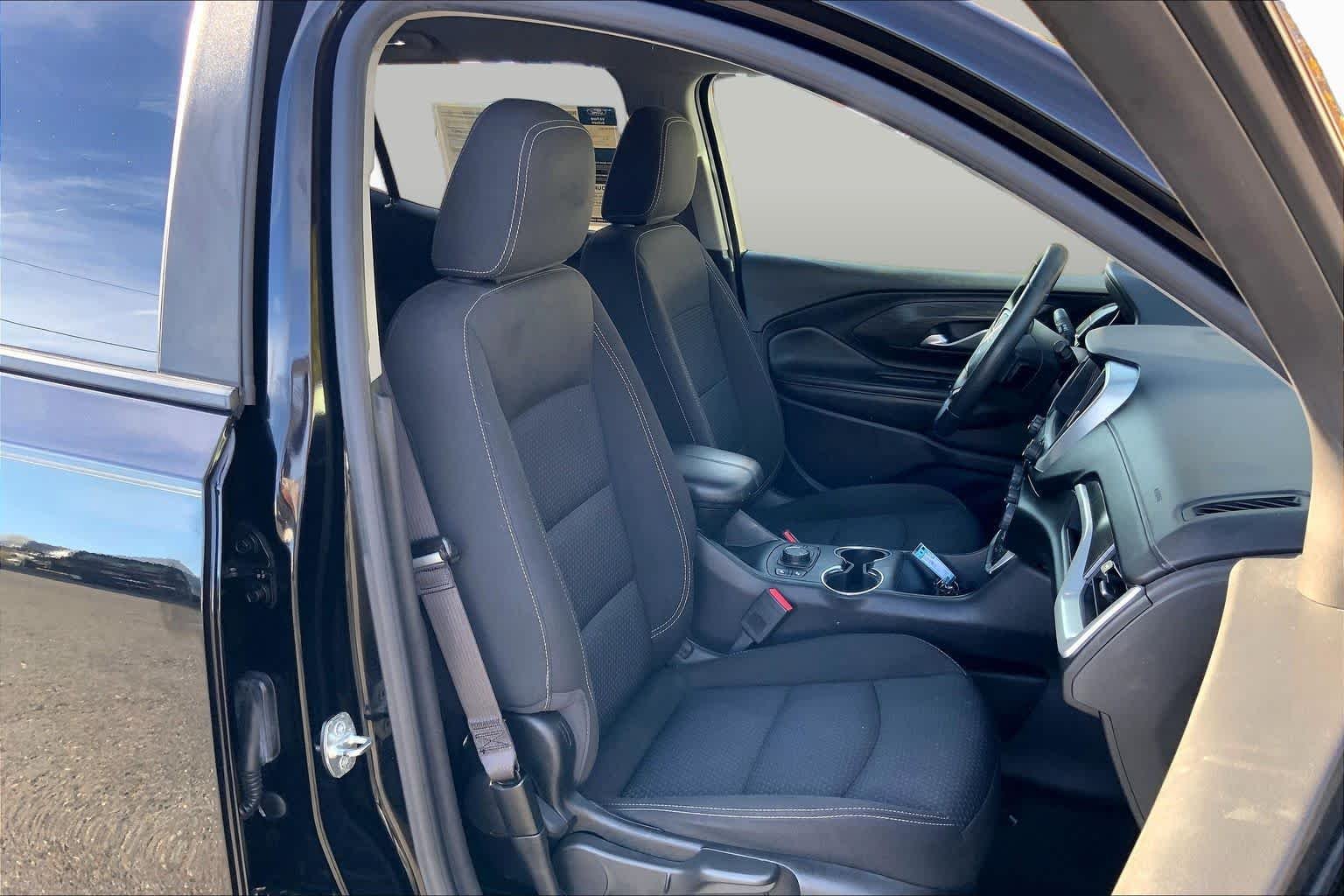 Used 2022 Ebony Twilight Metallic GMC SLE image 8