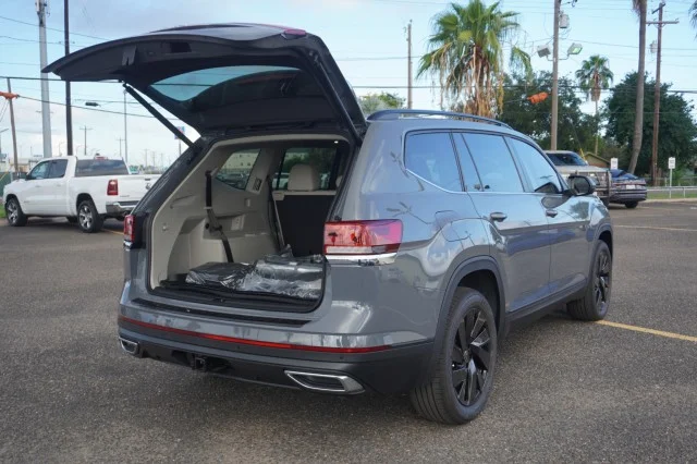 New 2026 Pure Gray Volkswagen 2.0T SE w/Technology image 9